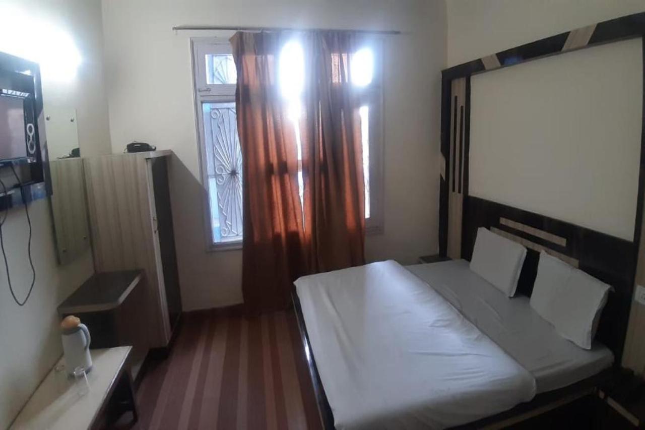 Oyo 81211 Hotel Janta Katra (Jammu and Kashmir) Exterior photo