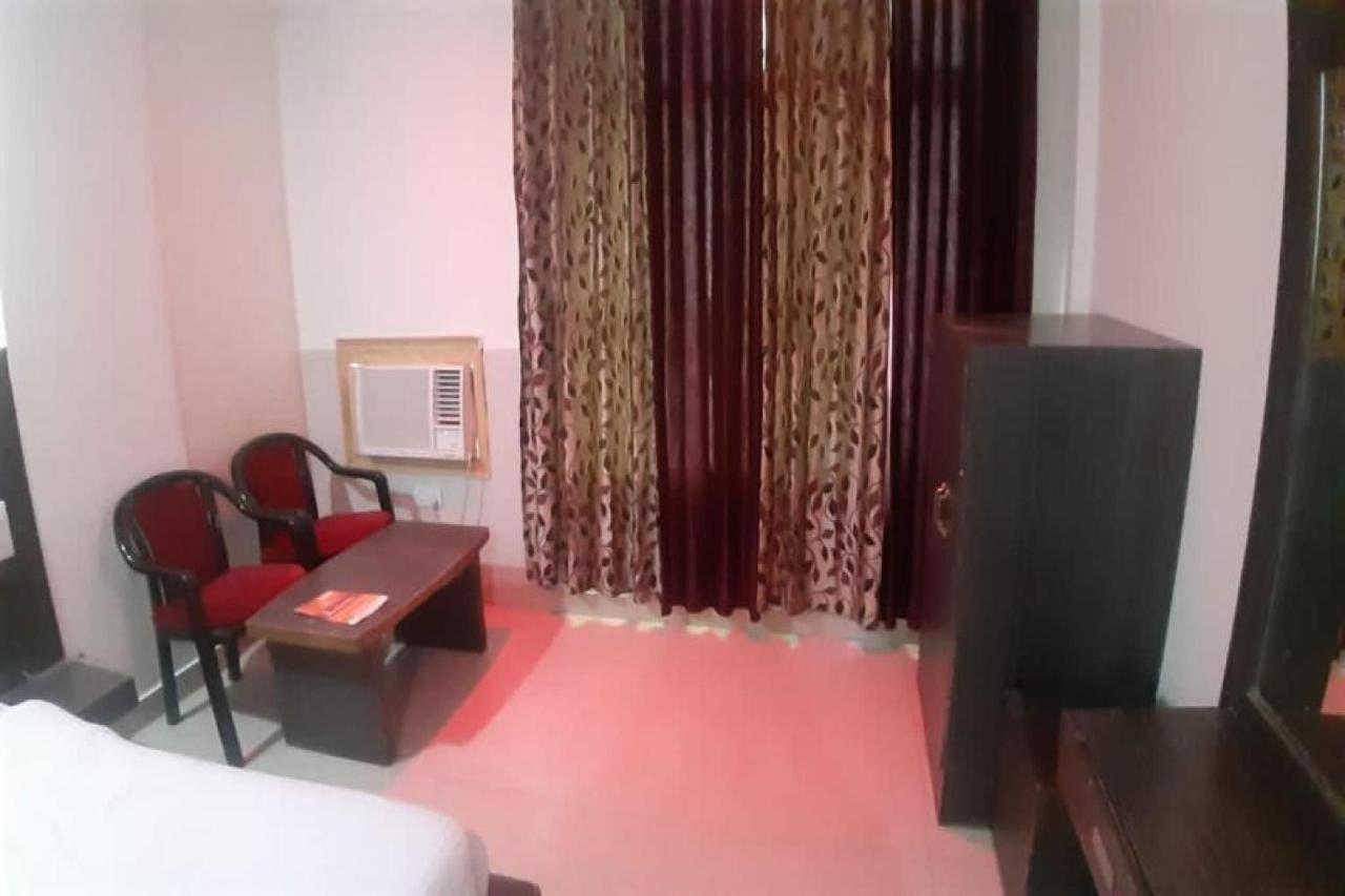 Oyo 81211 Hotel Janta Katra (Jammu and Kashmir) Exterior photo